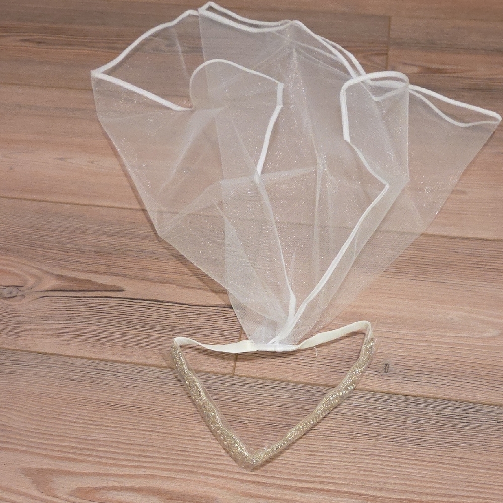Chic Bridal White and Gold Hair Veil